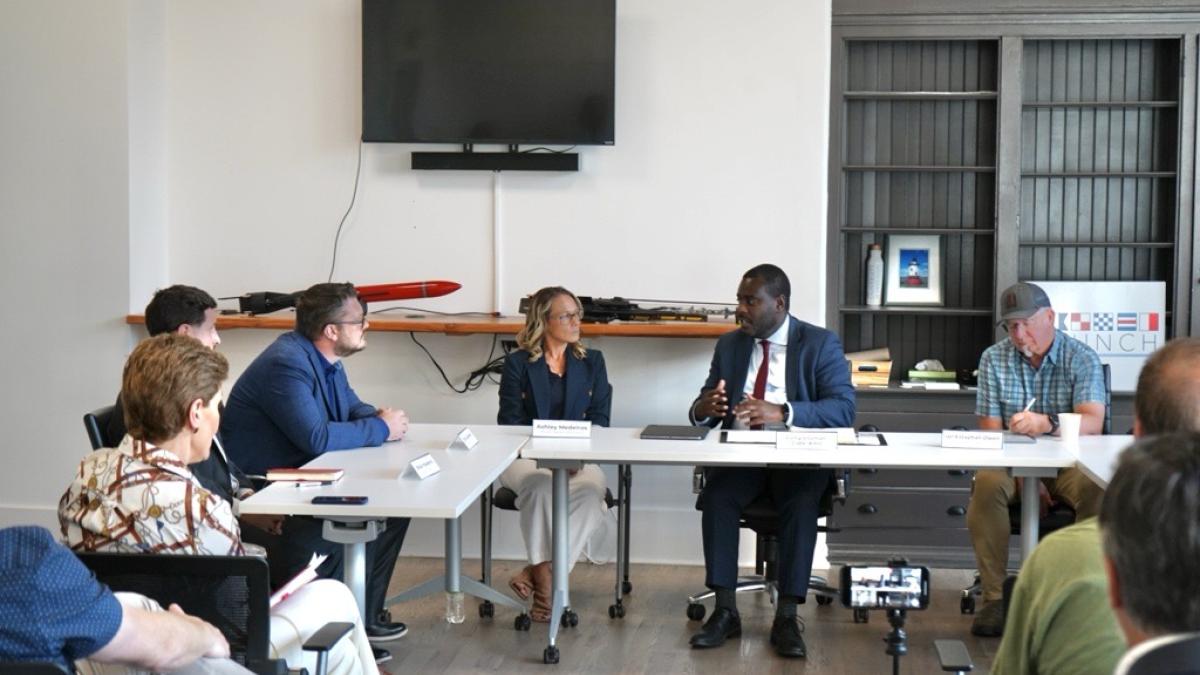 Congressman Amo Speaking with Business Owners