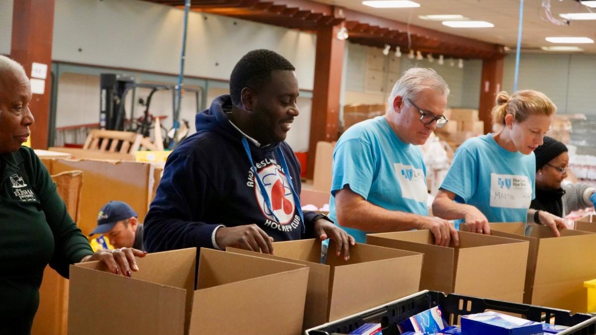 Amo Joined Volunteers and Rhode Islanders Facing Trump’s SNAP Inaction and Republican Health Care Cost Hikes