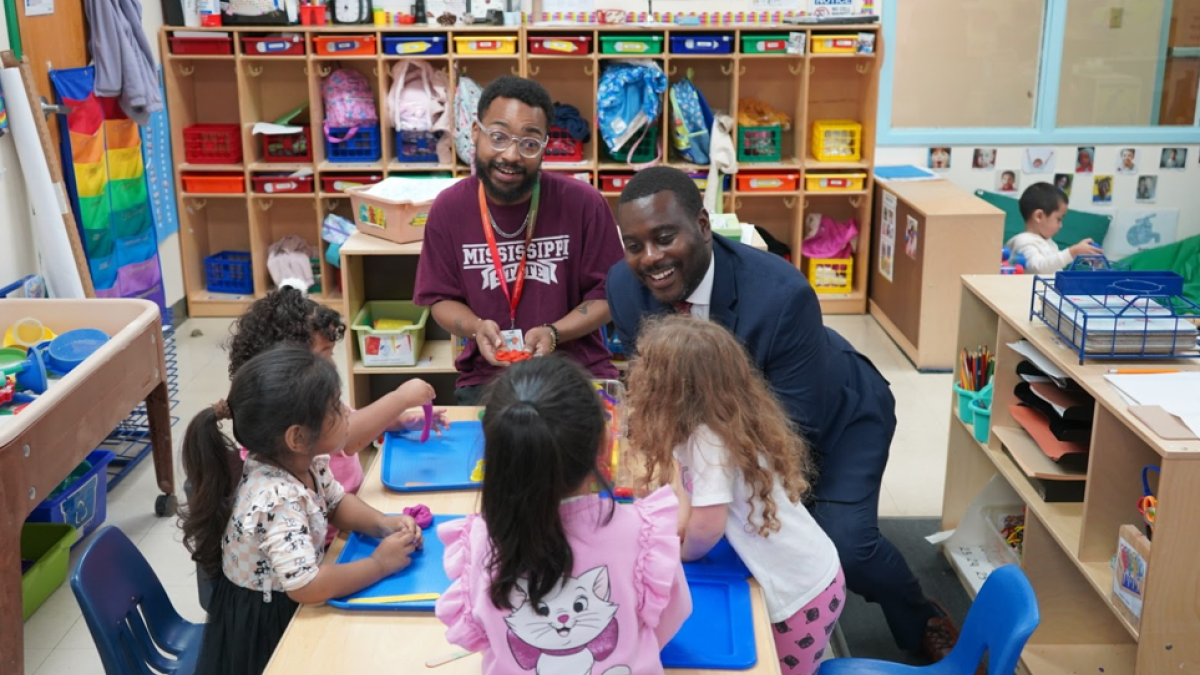 Amo meets kids at Children's Friend