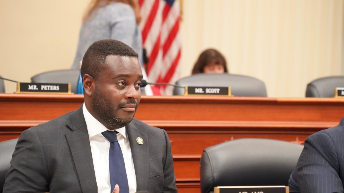 Congressman Amo participates in the House Committee on Budget hearing